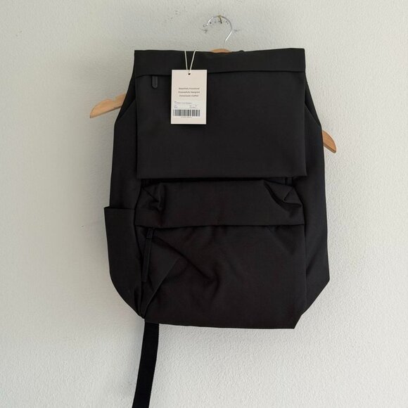 Everlane The Renew Transit Backpack in Black main image 5